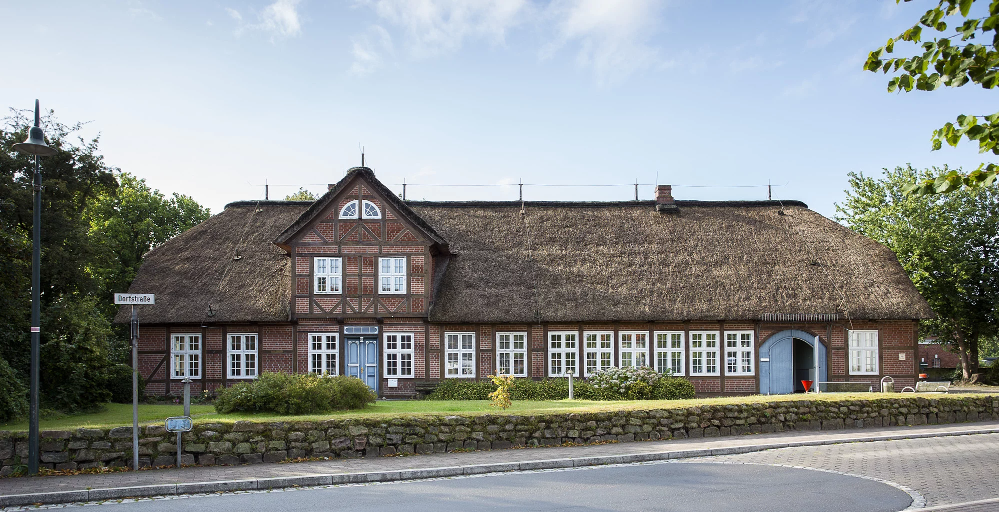 Altes, reetgedecktes Fachwerkhaus